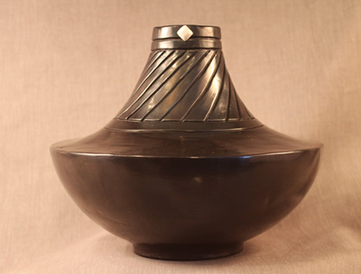 Raven Blackware Pottery - Diamond Highlight Pot